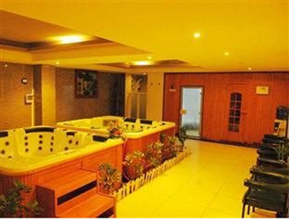Central Hotel Quang Ngai Bagian luar foto